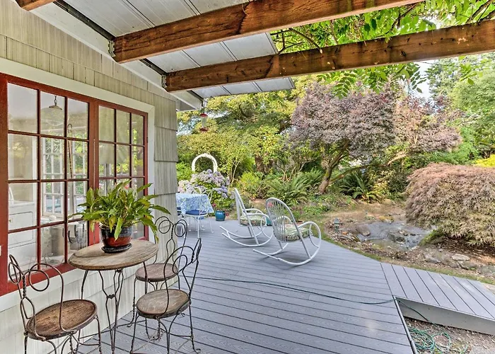 Charming Historic Retreat Near Poverty Bay!