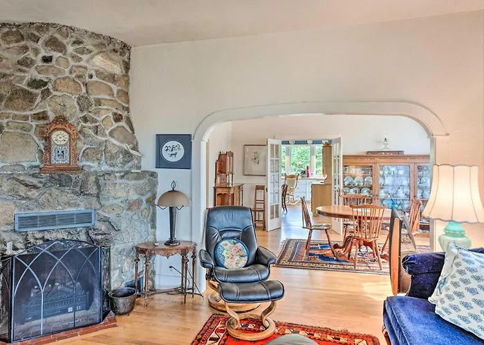 Charming Historic Retreat Near Poverty Bay!