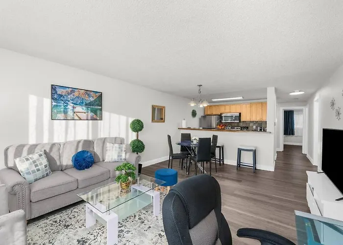 Casa Bella Homes - Top Floor 2-Br 1 Bath Condo, Centrally Located