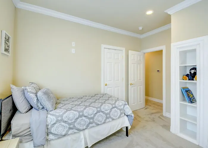 Luxe Federal Way Rental - Walk To The Water!